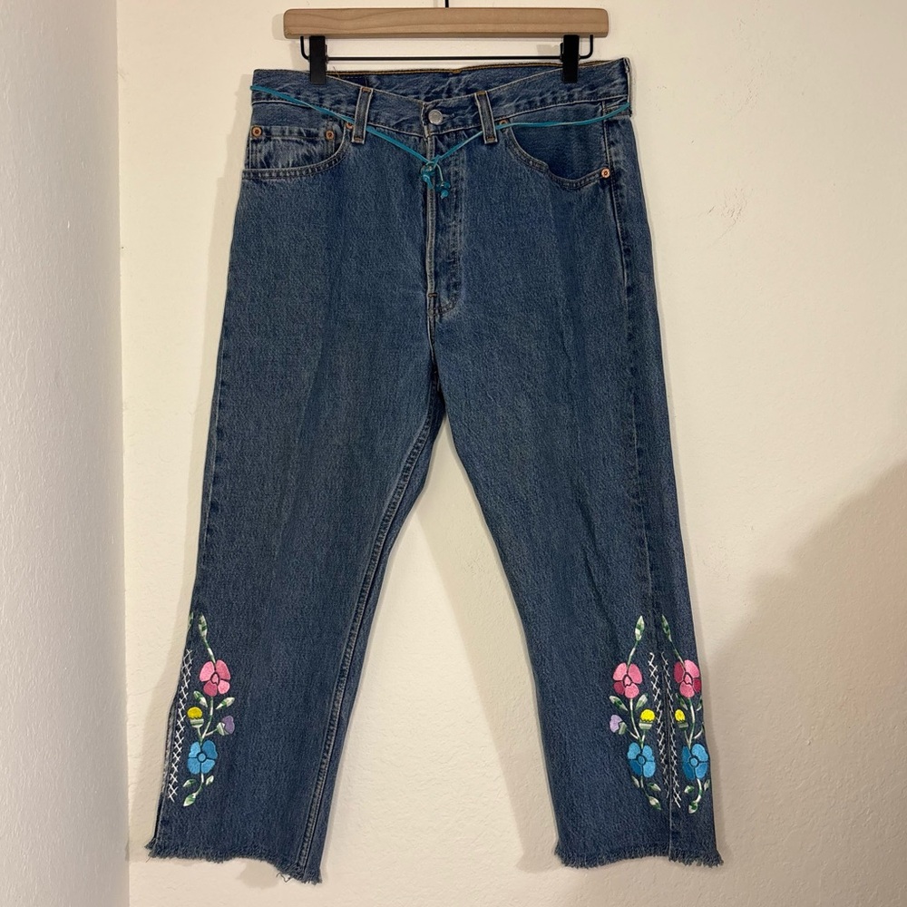 Levi 501 Embroidered Women’s Cropped Jeans with Slits